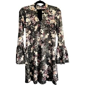 Francesca's Bell Sleeve Gray Floral Shift Dress Keyhole Back w/Neck Bow Size S